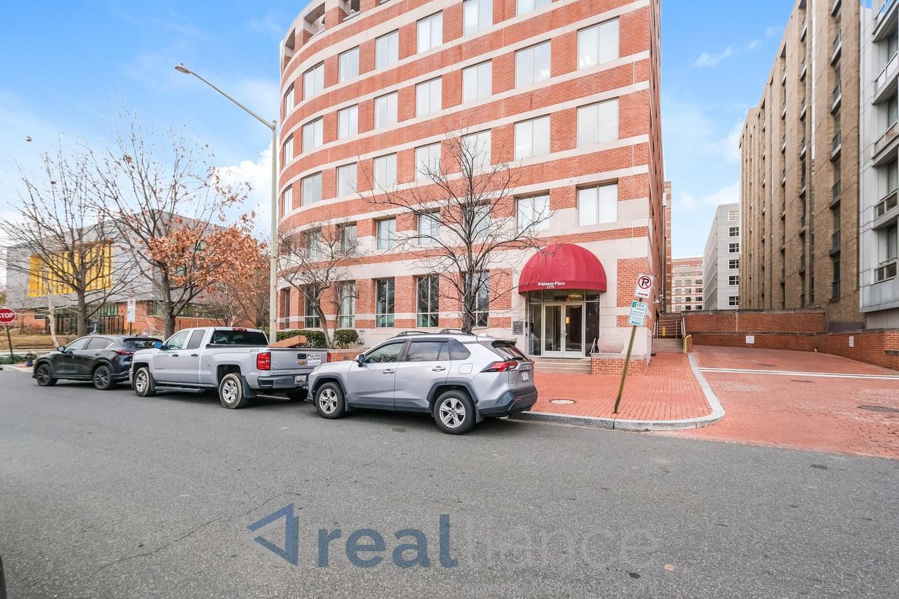 1275 25th St Nw #602 - Photo 2 of 15