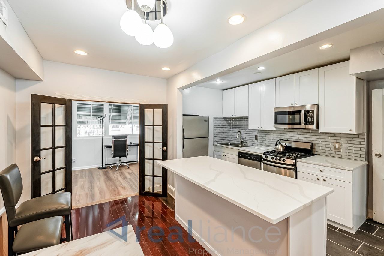 2302 E St Ne - Photo 6 of 15