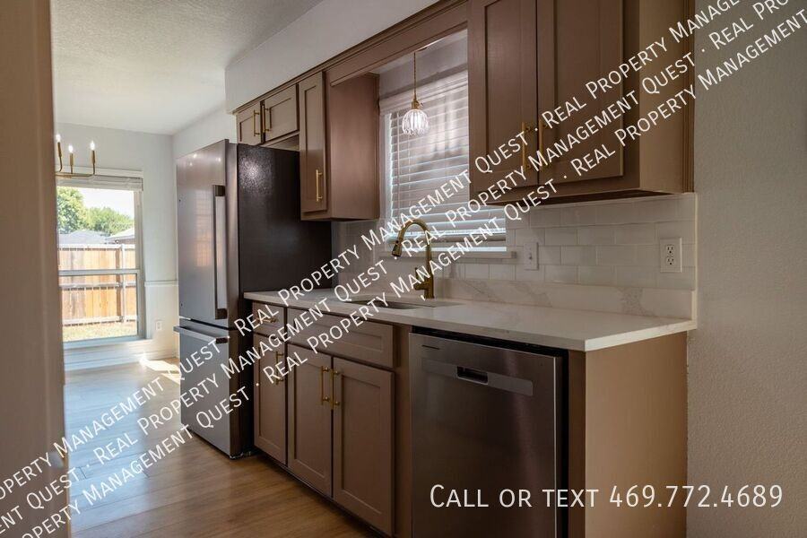 1226 Mockingbird Ln - Photo 2 of 14