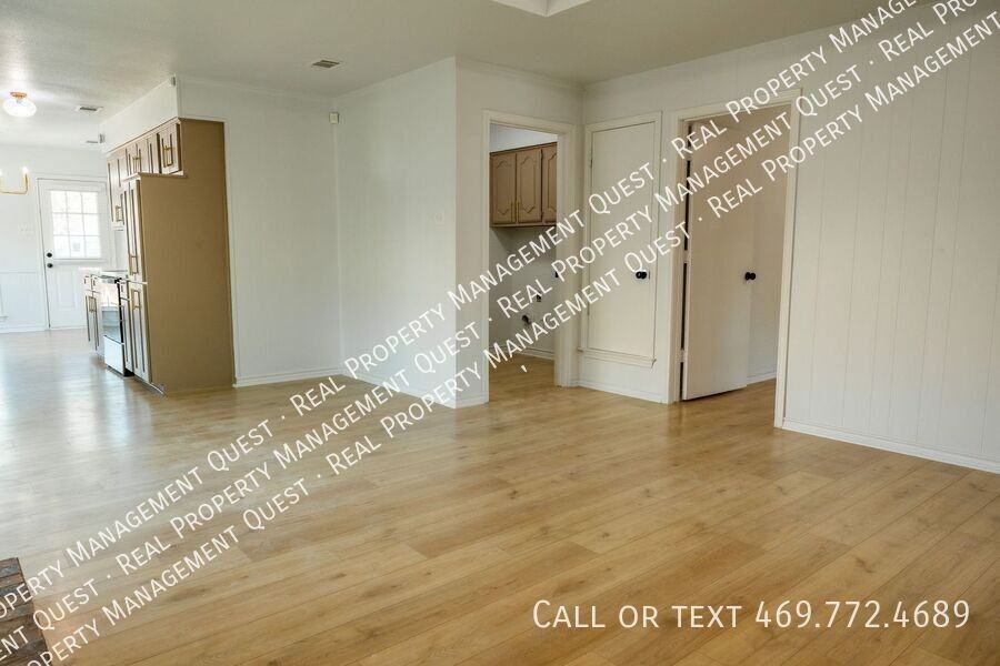 1226 Mockingbird Ln - Photo 4 of 14