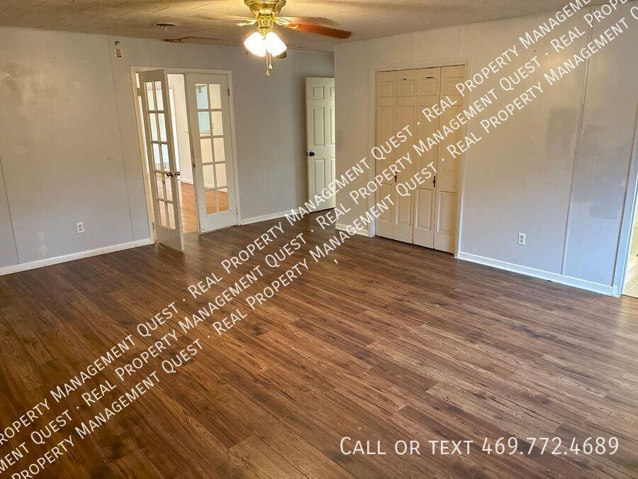 1001 Crestview Dr - Photo 4 of 16