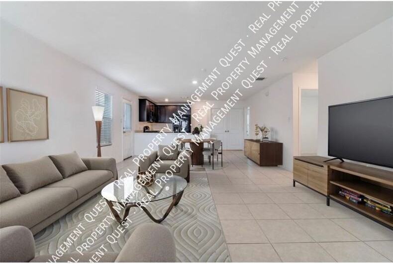 2525 Russell St - Photo 3 of 17