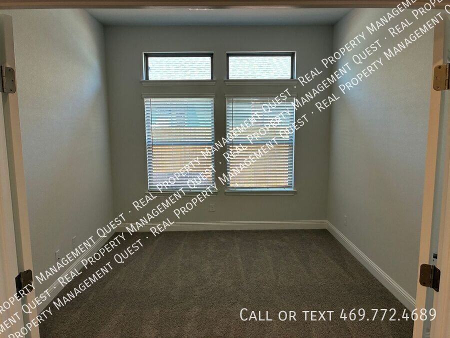 1862 Silver Birch Rd - Photo 3 of 15