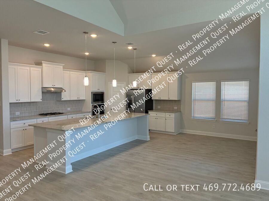 1862 Silver Birch Rd - Photo 4 of 15