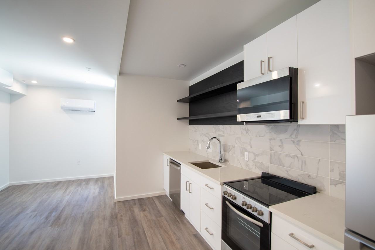 1201 Vine St - Photo 2 of 15