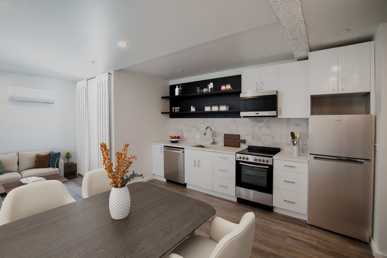 1201 Vine St - Photo 4 of 15