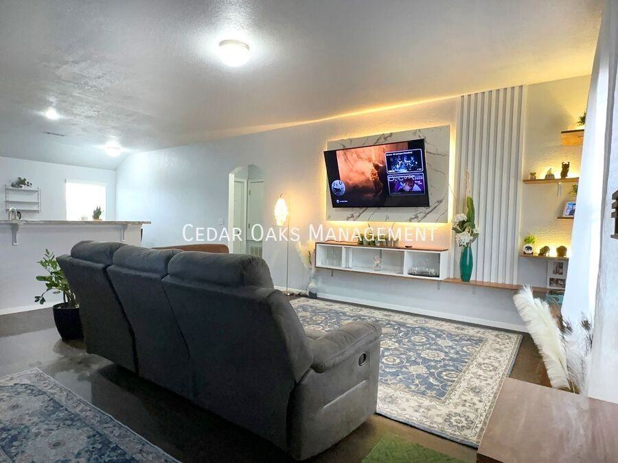 2389 Wyandotte Ave - Photo 2 of 27