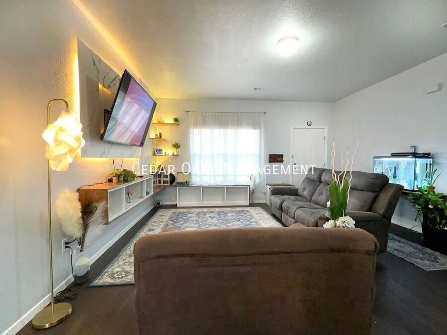 2389 Wyandotte Ave - Photo 3 of 27