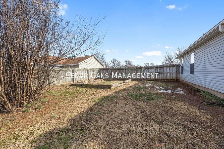 100 N Brandon St - Photo 3 of 20