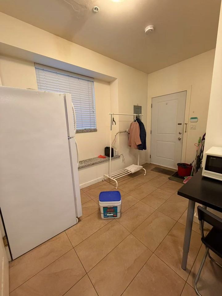 1600 Nootka Street - Photo 3 of 7