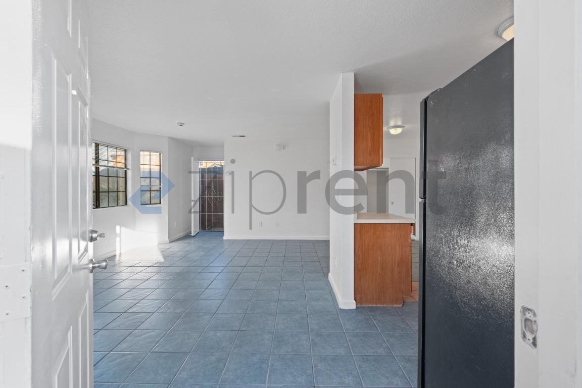 417 1st St #E - Photo 5 of 24