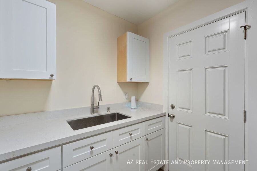 1804 E Coronado Rd #B - Photo 4 of 15