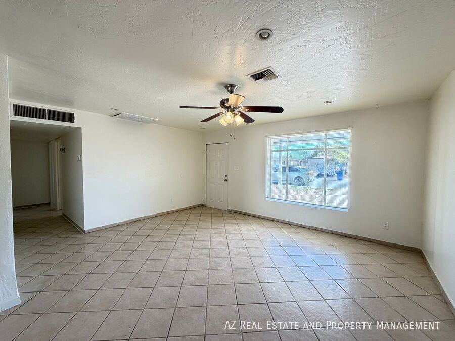 4412 N 50th Ave - Photo 3 of 28
