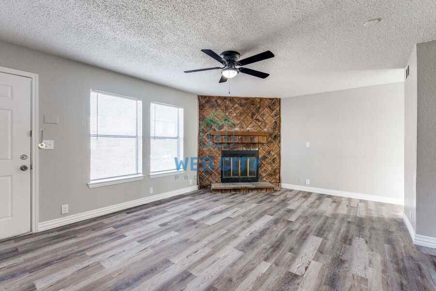 232 Alexandria St - Photo 3 of 12