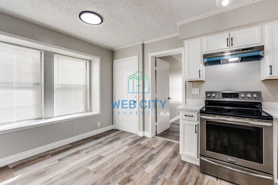 232 Alexandria St - Photo 7 of 12