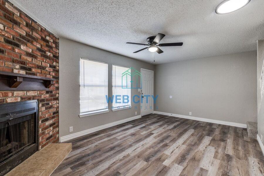 242 Alexandria St - Photo 2 of 13