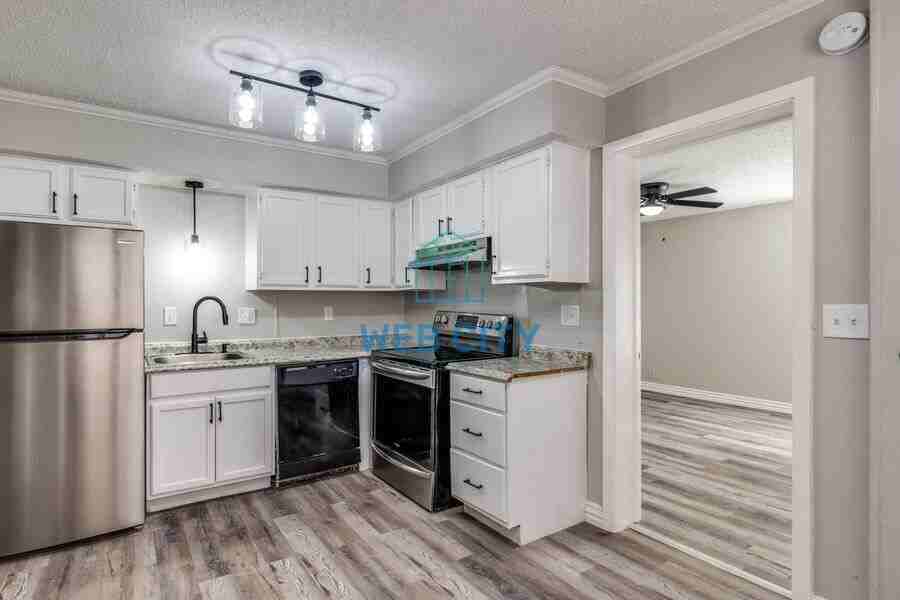 242 Alexandria St - Photo 5 of 13