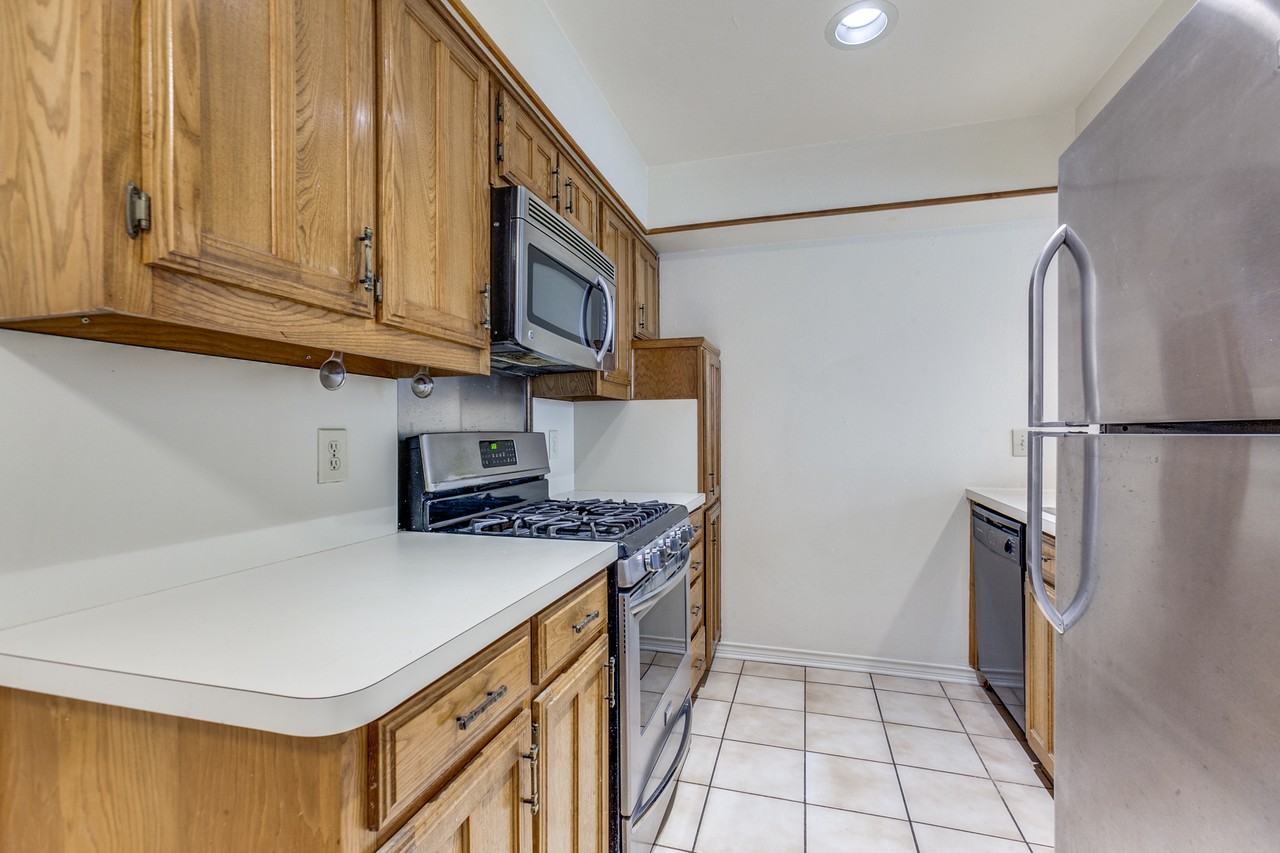 3007 Allister St - Photo 6 of 14