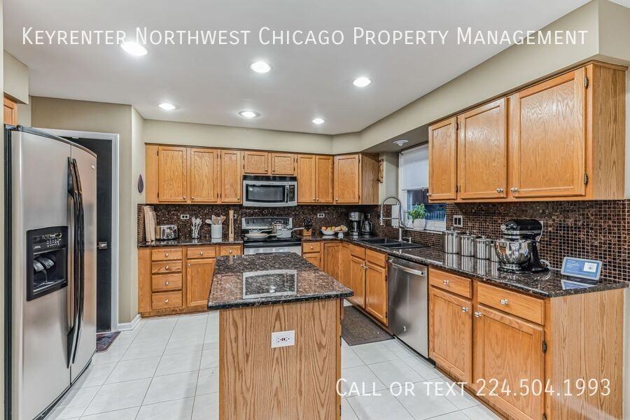 324 Chesapeake Ln - Photo 4 of 42