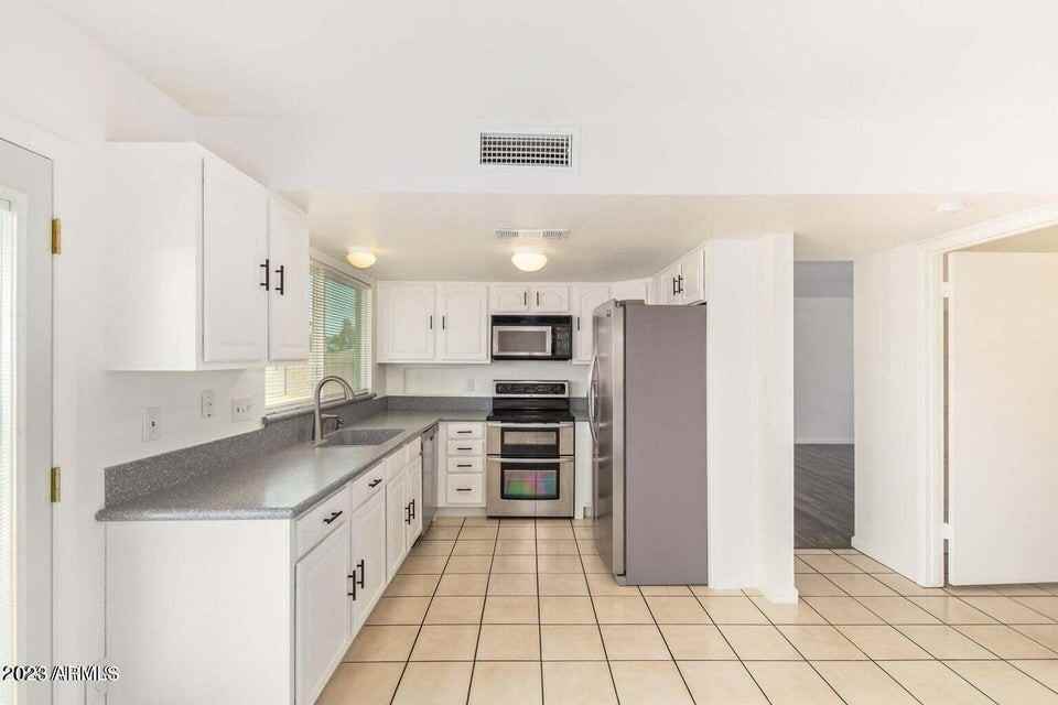 5449 West Sierra Street - Photo 6 of 19