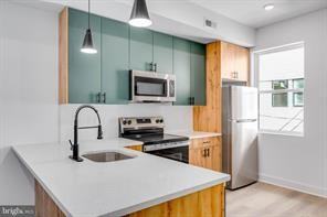 1221 W Lehigh Ave #C