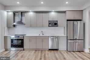 1436 Parrish St #B - Photo 3 of 17