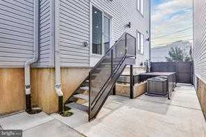 1436 Parrish St #B - Photo 4 of 17