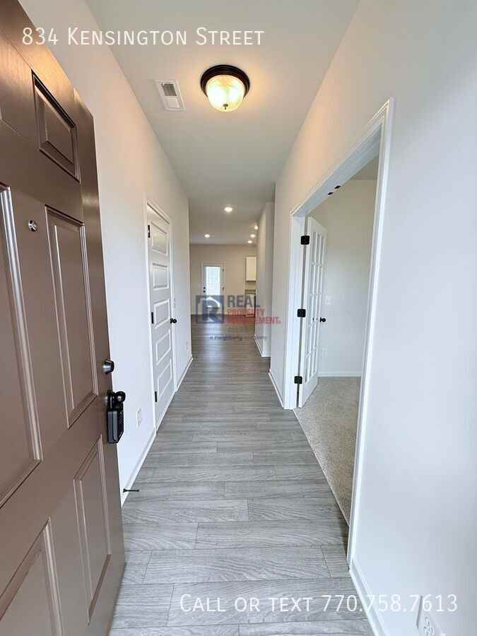 834 Kensington St - Photo 3 of 32