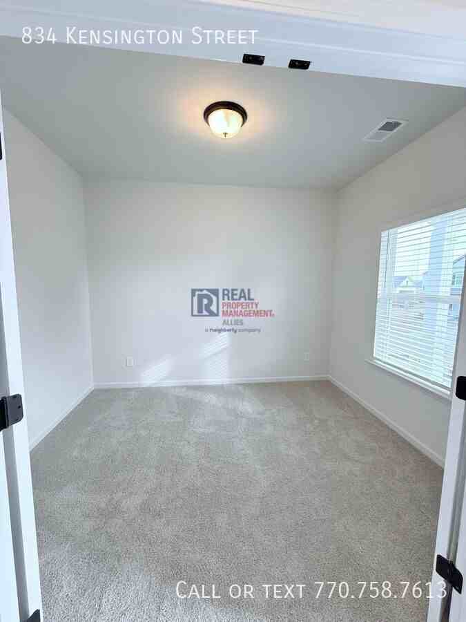 834 Kensington St - Photo 4 of 32