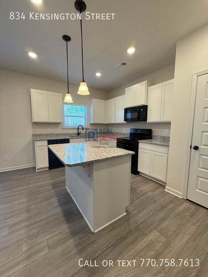 834 Kensington St - Photo 6 of 32