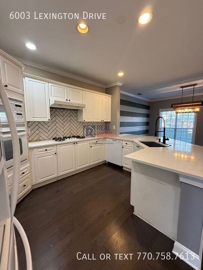 6003 Lexington Dr - Photo 5 of 23