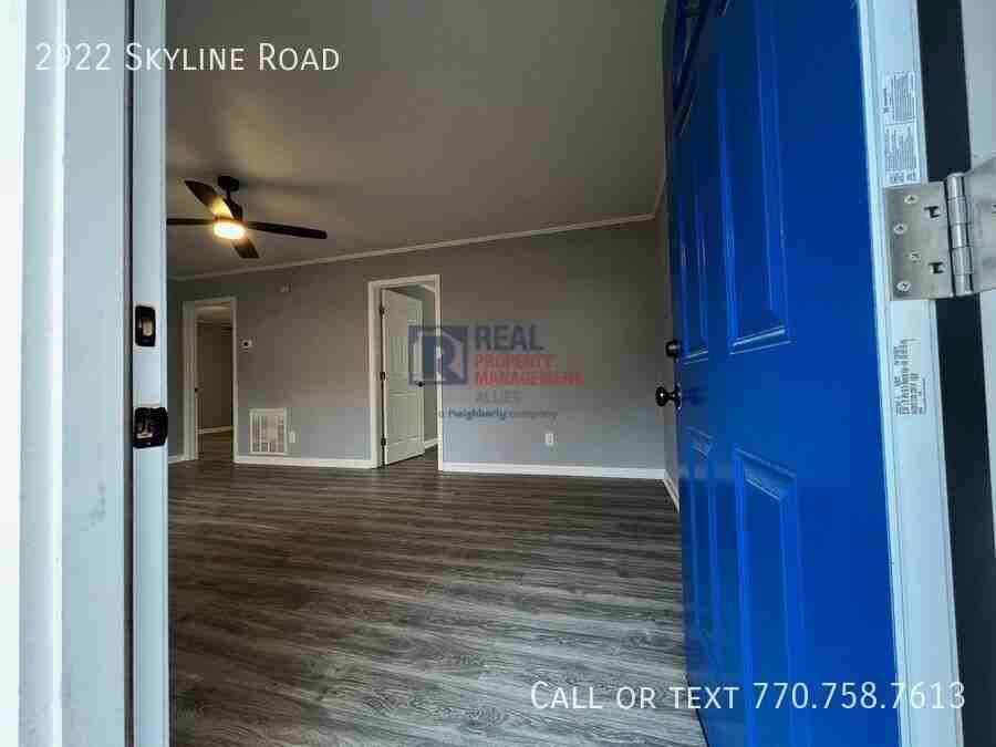 2922 Skyline Rd - Photo 2 of 11