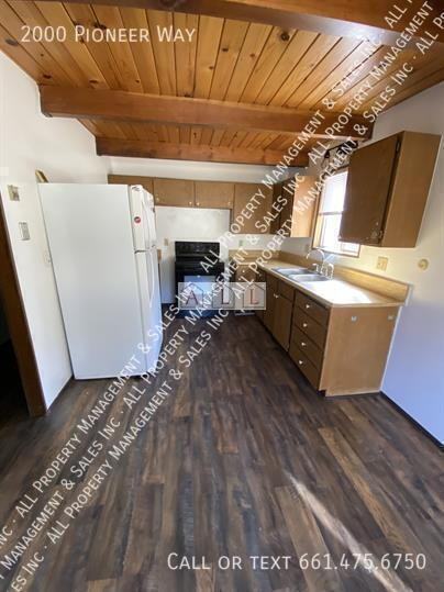 2000 Pioneer Way - Photo 3 of 26