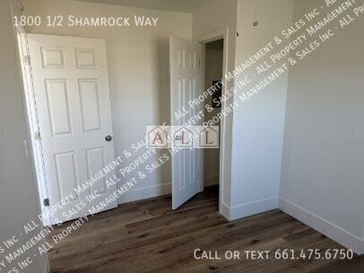 1800 1/2 Shamrock Way - Photo 2 of 16