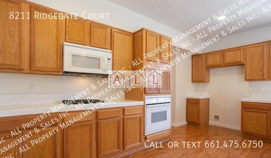 8211 Ridgegate Ct - Photo 6 of 20