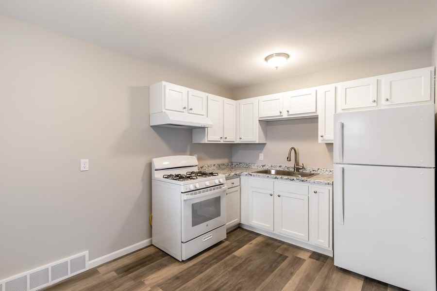 492 E Merrill Ave #8 - Photo 3 of 14