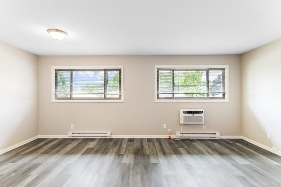 1645 Highland Dr #5 - Photo 4 of 10