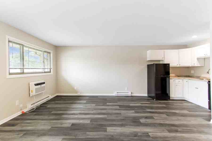 1645 Highland Dr #5 - Photo 5 of 10