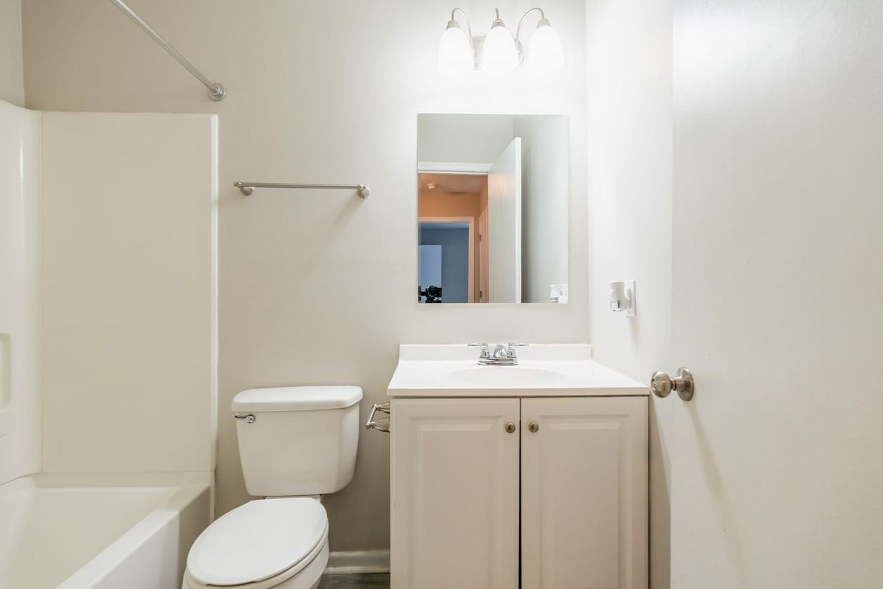 623 Hilltop Dr - Photo 5 of 50