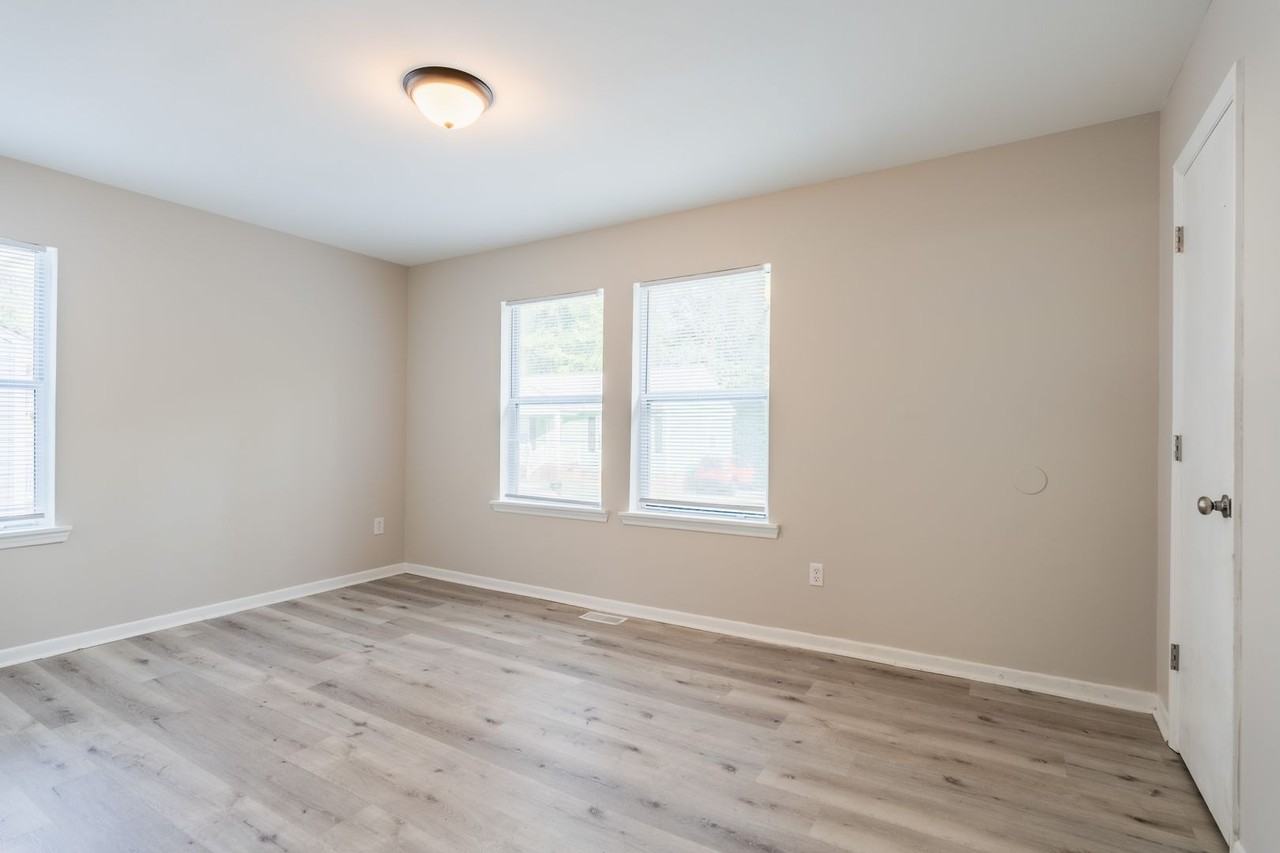 623 Hilltop Dr - Photo 7 of 50