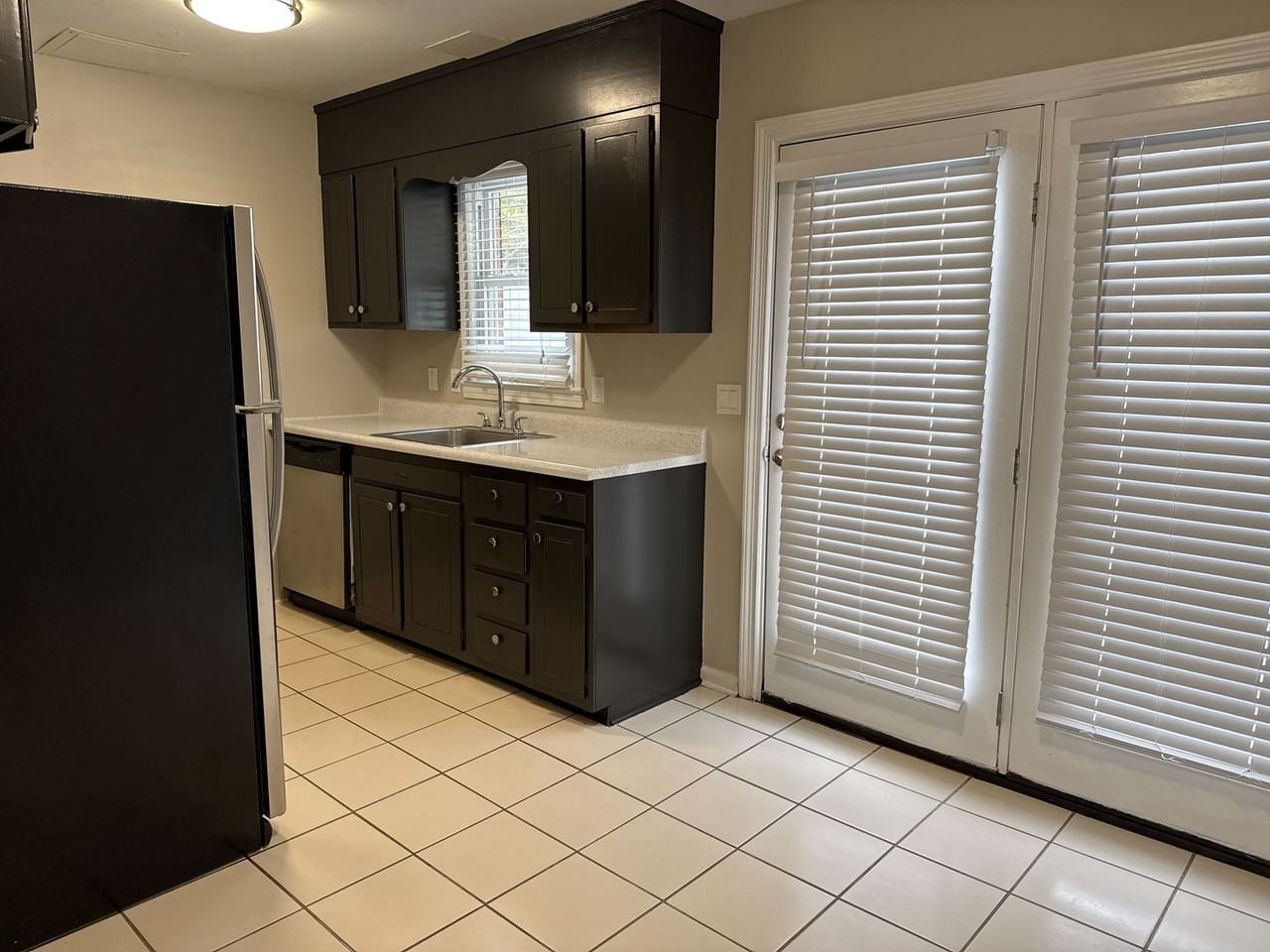 121 Western Villa Dr - Photo 2 of 31