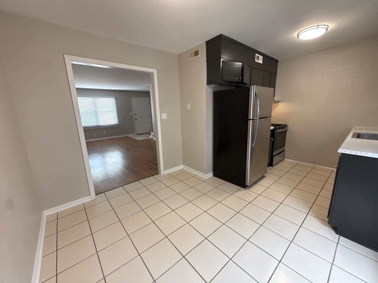 121 Western Villa Dr - Photo 3 of 31