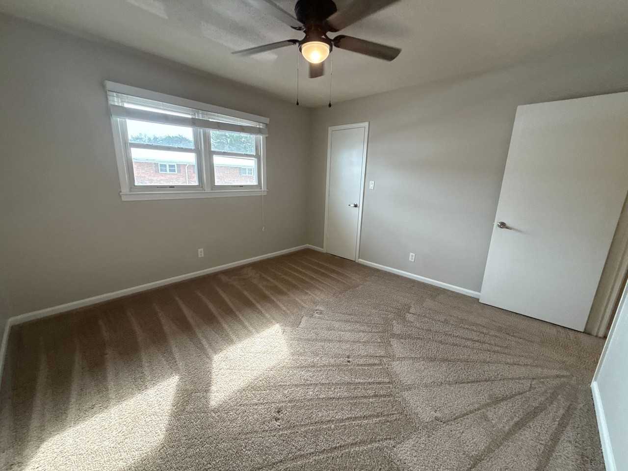 121 Western Villa Dr - Photo 5 of 31