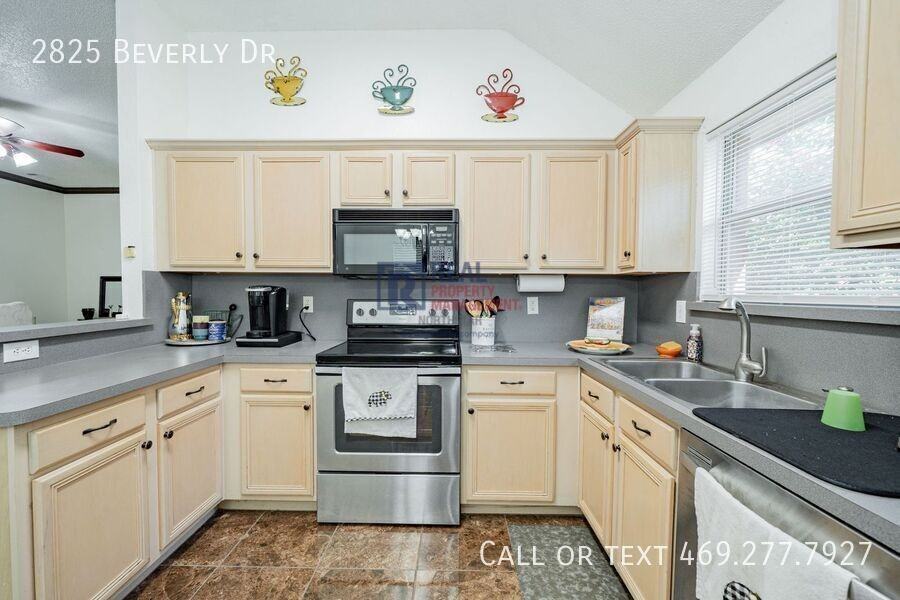 2825 Beverly Dr - Photo 6 of 25