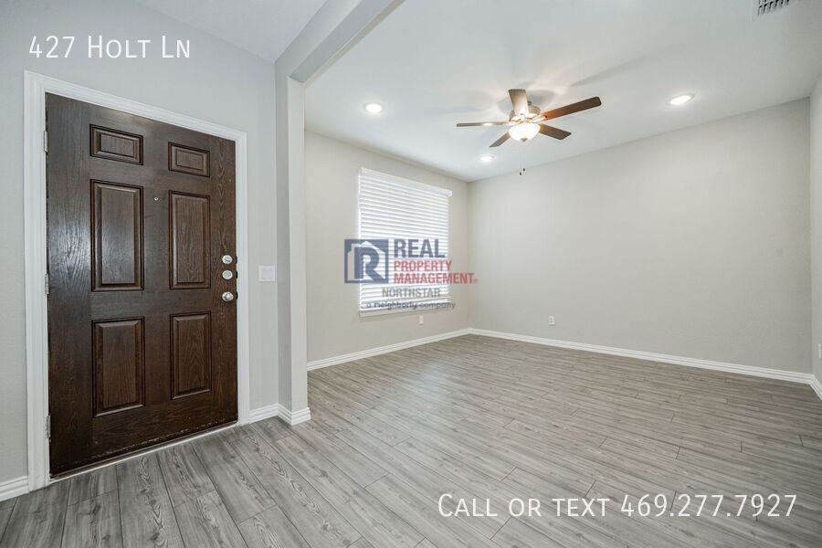 427 Holt Ln - Photo 4 of 44