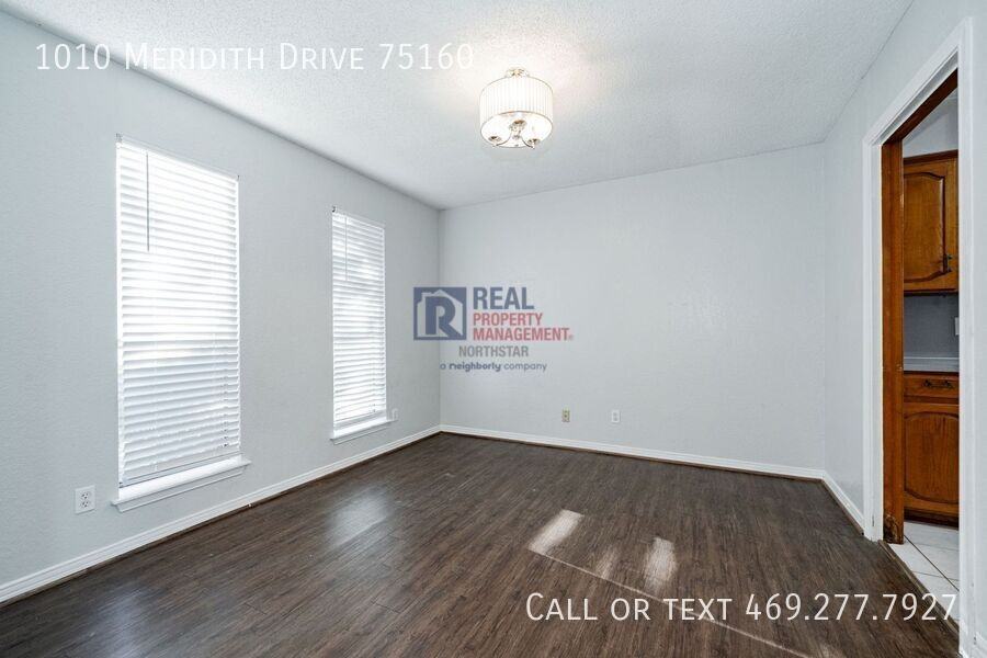 1010 Meridith Dr - Photo 4 of 31