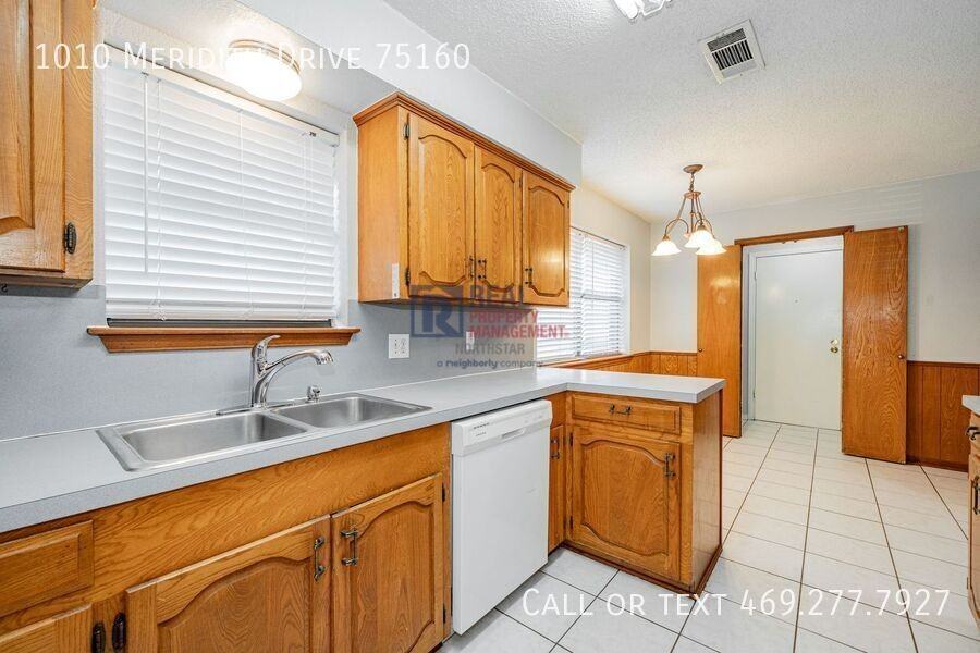 1010 Meridith Dr - Photo 7 of 31