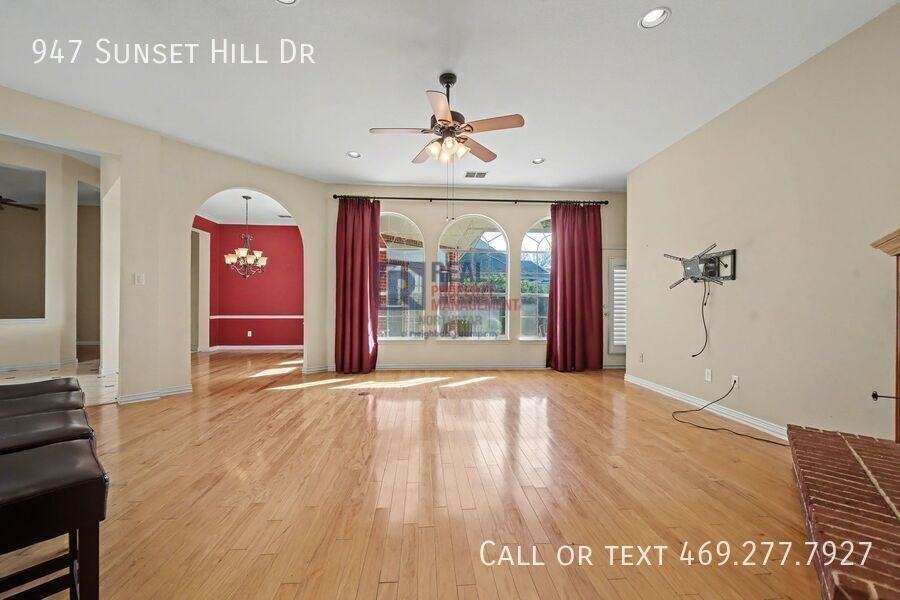 947 Sunset Hill Dr - Photo 6 of 42