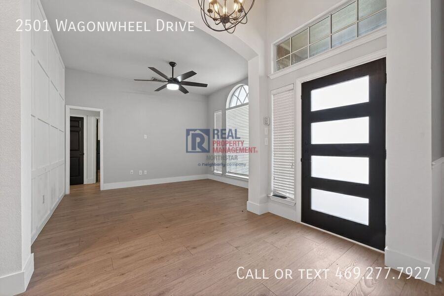 2501 Wagonwheel Dr - Photo 3 of 34