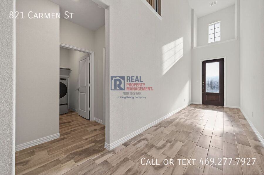 821 Carmen St - Photo 4 of 39